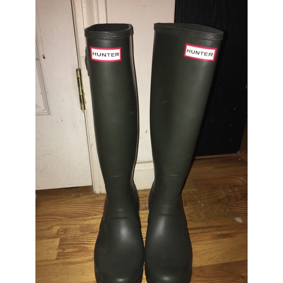 BRAND NEW Hunter Boots - Picture 2 of 5